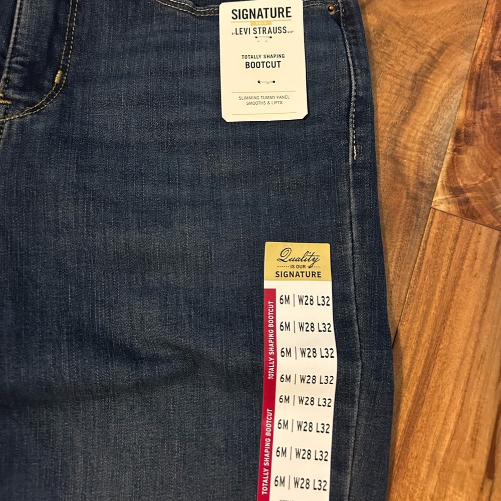 Signature by Levi Strauss women’s jeans size 6. NWT